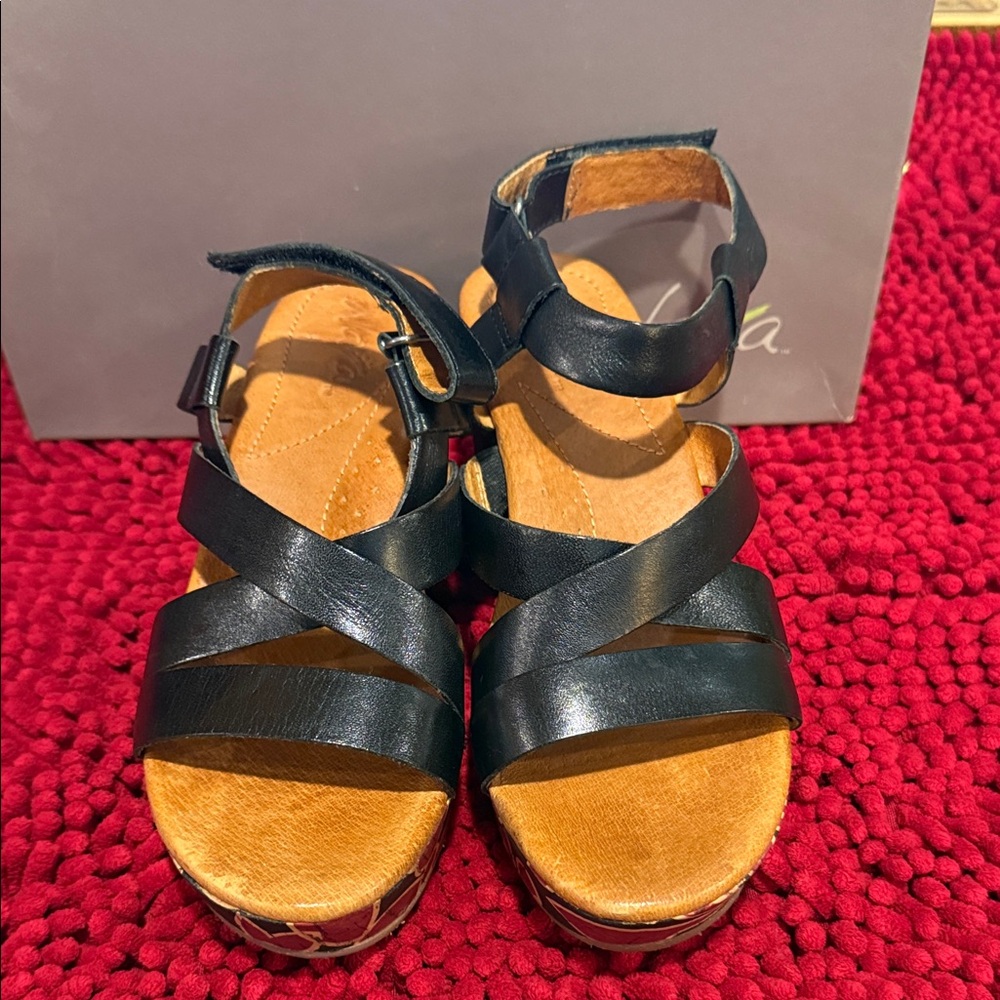 Naya Black and Red Nalani Platform Sandals - Picture 2 of 7